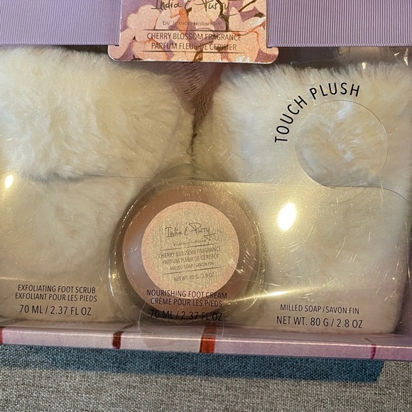 New in Box India and Purry Cherry Blossom Gift Set - Picture 2 of 5